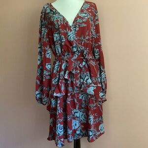 Romantic long sleeve mini dress. Printed flowy flower v-neck